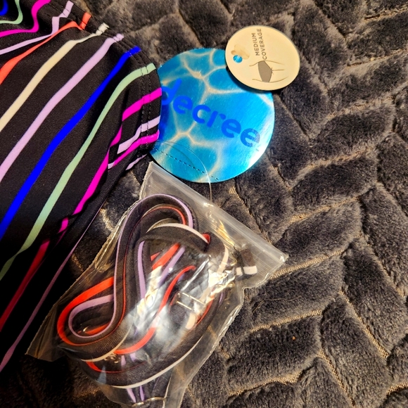 Women's One Piece Bathing Suit Size Small - Picture 3 of 4